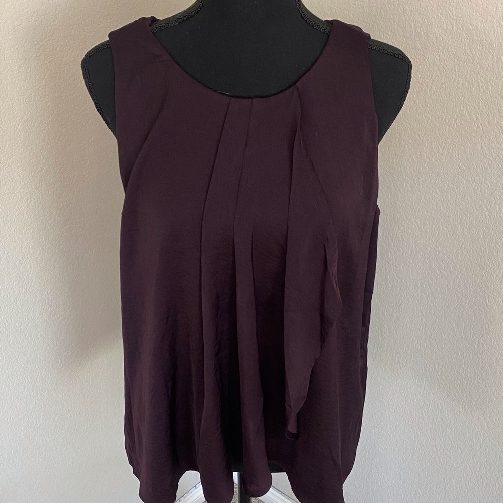Banana Republic short sleeve blouse dark purple/plum flowy size M